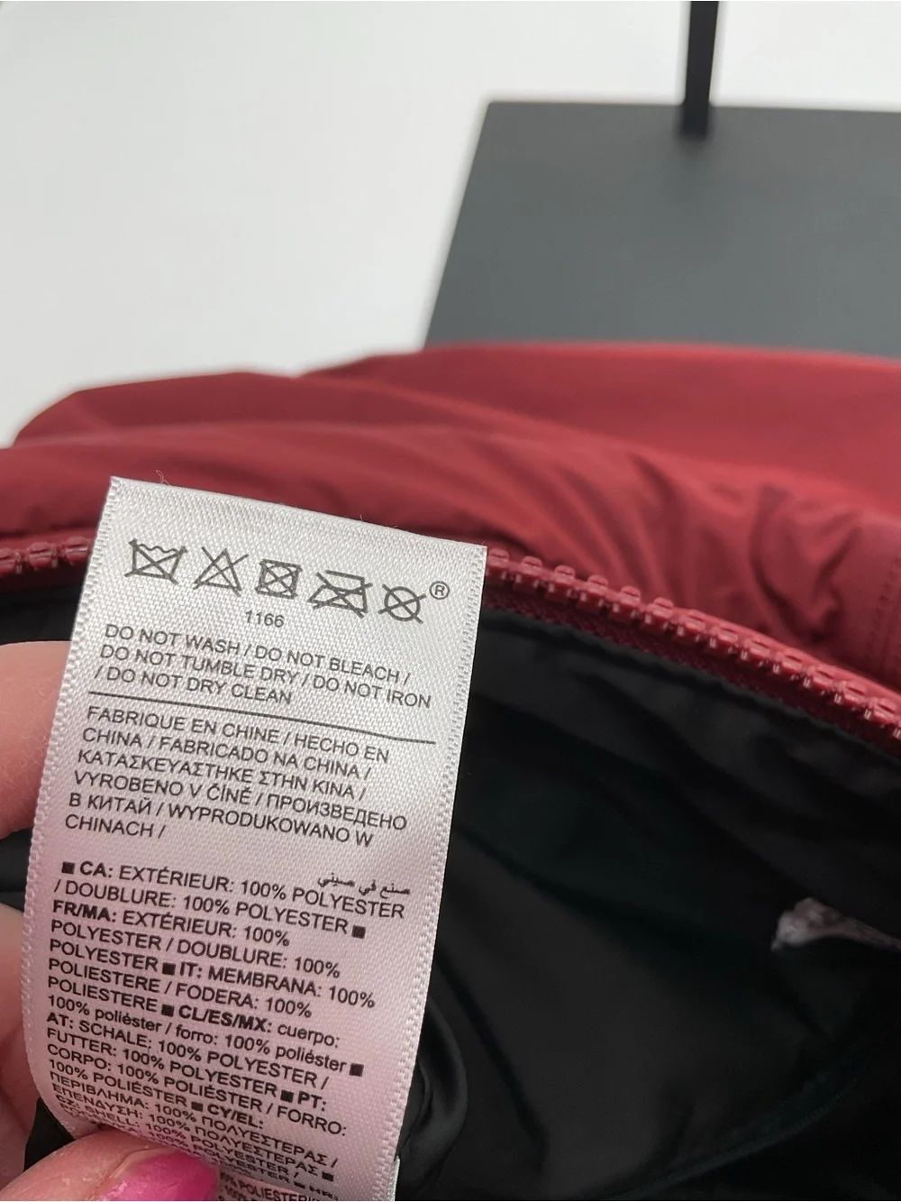 Athleta Deep Red Padded Nylon Gym/Shoulder Bag- Read - Picture 12 of 16